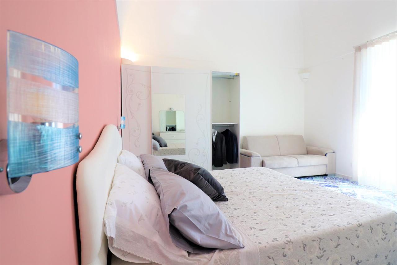 Mary'S Apartments - De Vivo Realty 马萨鲁布朗斯 外观 照片